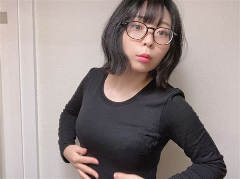 アンゴラ村長えろ|【画像】アンゴラ村長がエロい写真集発売！下着から隠れ巨乳が。